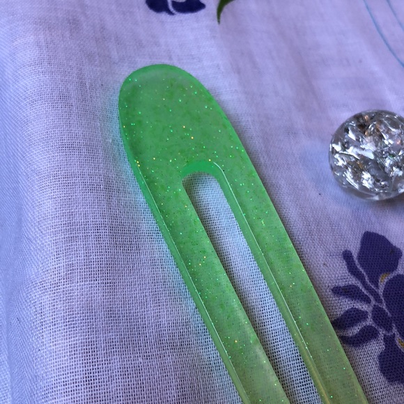 Handmade ombré resin hair stick - Picture 2 of 3